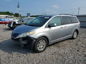 Toyota Sienna 3.5L 6 2014