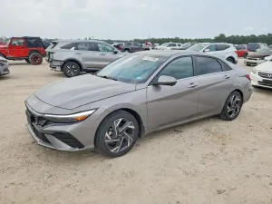 Hyundai Elantra 2.0L 4 2024