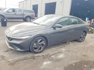 Hyundai Elantra 2.0L 4 2025
