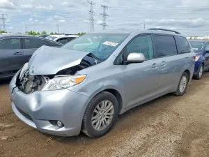 Toyota Sienna 3.5L 6 2016
