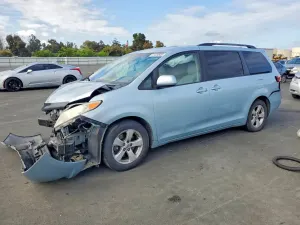 Toyota Sienna 3.5L 6 2016