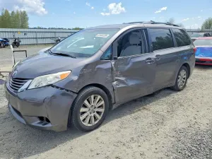 Toyota Sienna 3.5L 6 2015