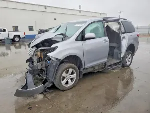 Toyota Sienna 3.5L 6 2015