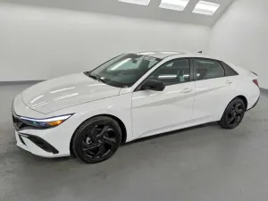Hyundai Elantra 2.0L 4 2026