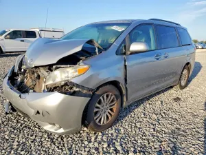 Toyota Sienna 3.5L 6 2011