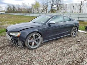 Audi RS5 4.2L 8 2013