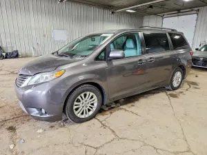 Toyota Sienna 3.5L 6 2015