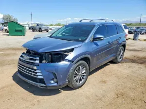 Toyota Highlander 3.5L 6 2017