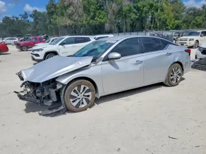Nissan Altima 2.5L 4 2021