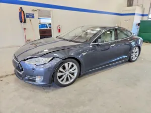 Tesla Model S 2015