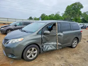 Toyota Sienna 3.5L 6 2014
