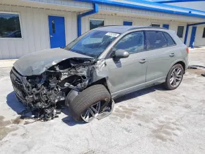 Audi Q3 2.0L 4 2025
