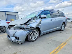 Toyota Sienna 3.5L 6 2013