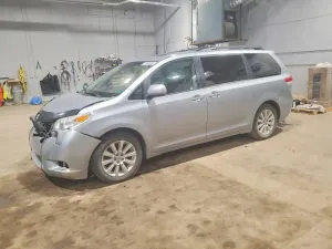 Toyota Sienna 3.5L 6 2014