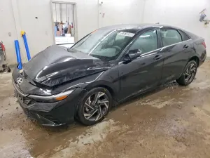 Hyundai Elantra 2.0L 4 2025