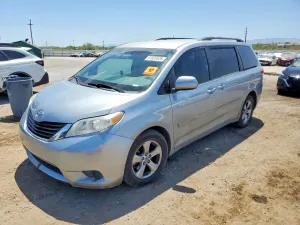 Toyota Sienna 3.5L 6 2011
