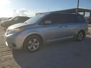 Toyota Sienna 3.5L 6 2011