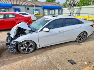 Hyundai Elantra 2.0L 4 2022