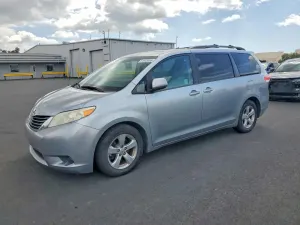 Toyota Sienna 3.5L 6 2013