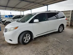 Toyota Sienna 3.5L 6 2014