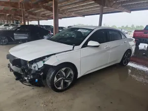 Hyundai Elantra 2.0L 4 2023