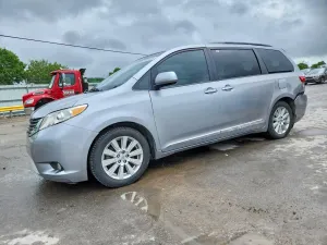 Toyota Sienna 3.5L 6 2017
