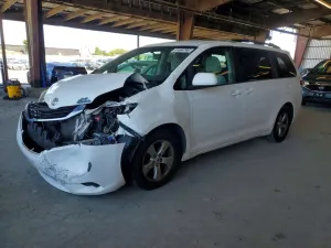 Toyota Sienna 3.5L 6 2013