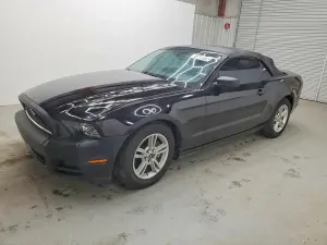 Ford Mustang 3.7L 6 2013