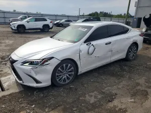 Lexus ES 2.5L 4 2021