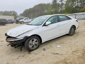 Hyundai Elantra 2.0L 4 2025