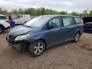 Toyota Sienna 3.5L 6 2015