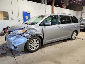 Toyota Sienna 3.5L 6 2012