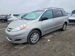 Toyota Sienna 3.5L 6 2010