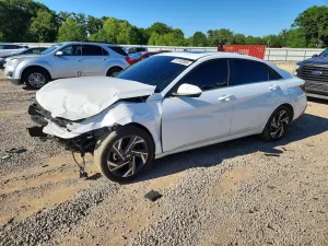 Hyundai Elantra 2.0L 4 2024