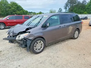 Toyota Sienna 3.5L 6 2016