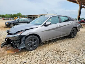 Hyundai Elantra 2.0L 4 2022