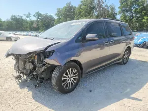 Toyota Sienna 3.5L 6 2019