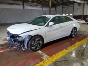 Hyundai Elantra 2.0L 4 2025