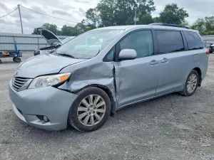 Toyota Sienna 3.5L 6 2014