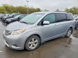 Toyota Sienna 3.5L 6 2017