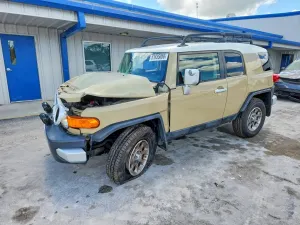 Toyota FJ Cruiser 4.0L 6 2012