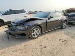 Ford Mustang 2.3L 4 2024