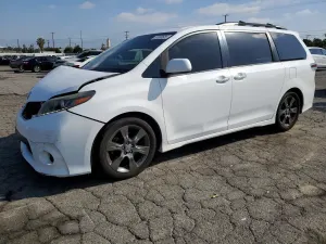 Toyota Sienna 3.5L 6 2016