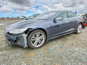 Tesla Model S 2015
