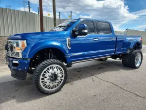 Ford F-450 6.7L 8 2022