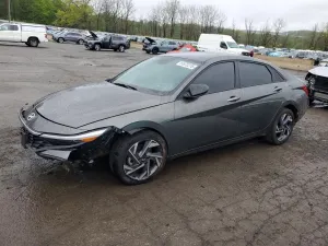 Hyundai Elantra 2.0L 4 2025