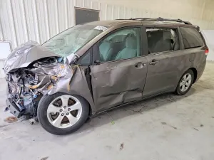 Toyota Sienna 3.5L 6 2013
