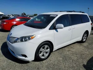 Toyota Sienna 3.5L 6 2015