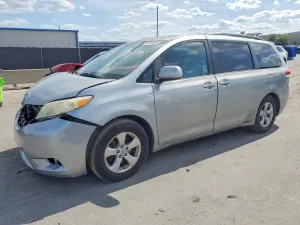 Toyota Sienna 3.5L 6 2011