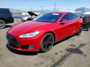 Tesla Model S 2015